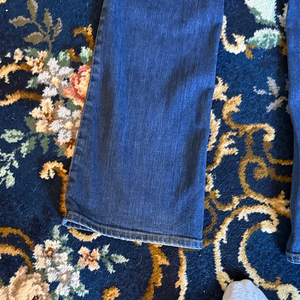 Banana Republic Dark Blue Flare Jeans in size 6short- worn a few times - Picture 3 of 8